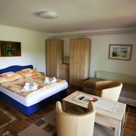 Tuenderi Csalados Apartmanok Mişcolţ Exterior foto