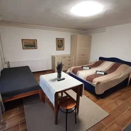 Tuenderi Csalados Apartmanok Mişcolţ Cameră foto
